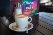 Beim Kaffeekonsum gehören die Schweizer zur Weltspitze - einen Notvorrat soll es hierzulande aber nicht mehr geben. (Bild: Ralph Ribi)