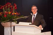 Der Hergiswiler Gemeindepräsdent Remo Zberg bei der Preisverleihung für den Anerkennungspreis 2016. (Bild: Kurt Liembd, Hergiswil, 2. Januar 2017)