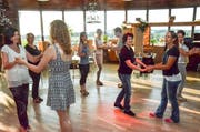 Ob Jive, Cha Cha Cha, Walzer oder Bachata: Jeder kann alles versuchen.
