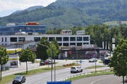 Die niedrigen Altbauten zwischen Landi (links) und MFit/Chickeria (im Hintergrund) sollen einem Neubauprojekt weichen. (Bild: Heini Schwendener)