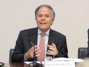 Der italienische Aussenminister Enzo Moavero Milanesi schlägt in der Flüchtlingsfrage versöhnlichere Töne an, als der Innenminister. Er sprach sich zum Beispiel - unter gewissen Bedingungen - für eine Wiederaufnahme der EU-Rettungsmissionen im Mittelmeer aus. (Bild: Keystone/EPA ANSA/ANDREA LASORTE)