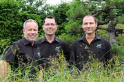 Christian Erni, Rico Semmann und Abi Bartholet führen das Gartenbau-Unternehmen zu dritt. (Bild: PD)
