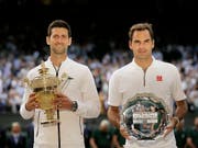 Roger Federer (rechts) und der Sieger Novak Djokovic lieferten sich einen epischen Wimbledon-Final (Bild: KEYSTONE/AP/TIM IRELAND)