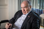 Unternehmer und Initiant Adrian Gasser spricht über die Justiz-Initiative. (Bild: Nadia Schärli/Luzerner Zeitung)