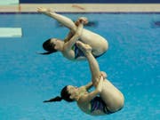 Madeline Coquoz und Jessica-Floriane Favre springen an der WM synchron auf Platz 11 (Bild: KEYSTONE/AP/LEE JIN-MAN)