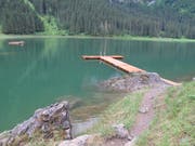 er neue Badesteg im Voralpsee ermöglicht nun einen bequemen Einstieg für die Badenden. (Bilder: PD)