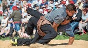 Marcel Räbsamen bodigt den Luzerner Eidgenossen Erich Fankhauser. (Bild: PD)