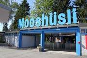 Der Eingang zur Emmer Mooshüsli-Badi. (Bild: LZ)