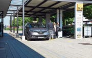 Je nachdem, wo Pendler im Zug sitzen, müssen sie künftig längere Wege zum Taxi zurücklegen. Bild: Gianni Amstutz