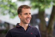 Simon Ammann zwischen Uni-, Profi- und Familienalltag. (Bild: Hanspeter Schiess)