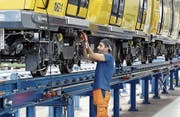 Montage von U-Bahnwagen bei Stadler Pankow. Bild: Imago Images