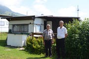 Alois Wenk mit Rekordcamper Hermann Dubach (rechts).