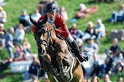 Pius Schwizer (hier mit Courtney Cox) bisher nur mit Teilerfolg in Aachen. Bild: Keystone (St. Gallen, 31. Mai 2019)