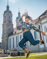 Ob Klosterplatz oder Winzerfest: Wenn sie tanzt, ist Laura Denier in ihrem Element. (Bild: Urs Bucher)