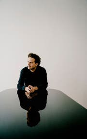 Der Starpianist Andreas Haefliger übt und wohnt nun in Uri. Bild: Marco Borggreve