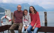 Xaver und Bea Ambauen mit Tochter Janine. (Bild: Marion Wannemacher, Buochs, 15. Juli 2019)
