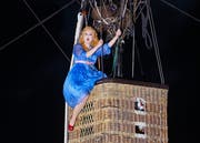 Sopranistin Mélissa Petit (als Gilda) fliegen die Publikumsherzen zu. (KEYSTONE/Eddy Risch)