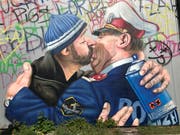 Der etwas andere Bruderkuss in der Freiluftgalerie «Mural Harbor». (Bild: Jil Lüscher)