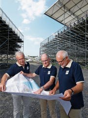 Von links: Erich Scherer, Reto Steinmann und Sepp Käppeli auf dem Festgelände. (Bild: Stefan Kaiser, Zug, 17. Juli 2019)