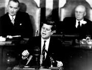 US-Präsident John F. Kennedy spricht am 25. Mai 1961 vor dem US-Kongress und sagt, die USA müssten das Ziel verfolgen, den ersten Menschen auf den Mond zu schicken. (Bild: Nasa)