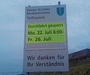 Sommerferienzeit ist Baustellenzeit. In diesem Jahr im Toggenburg in ungewöhnlich grosser Anzahl.Bild: Beat Lanzendorfer