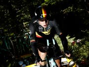Zu diesem Zeitpunkt war beim Belgier Wout van Aert alles noch in Ordnung - einige Kilometer später stürzte und verletzte er sich (Bild: KEYSTONE/EPA/YOAN VALAT)
