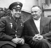 Sergej Koroljow (rechts), der "Chefkonstrukteur", mit Juri Gagarin, dem ersten Menschen im Weltraum. Bild: IMAGO