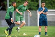 Kriens-Trainer Bruno Berner (rechts) hat vorläufig keine Ferien (links Goalie Osigwe, Mitte Stürmer Tadic).Bild: Philipp Schmidli (Kriens, 18. Juni 2019)