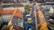 Das St.Galler Fest 2018: Das «Vereinszelt» wird zwischen Acrevis-Bank und Vadian-Denkmal platziert. (Urs Bucher - 18. August 2018)