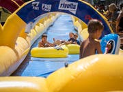 Die Riesen-Rutschbahn von «Slide my City» zog bei früheren Stopps in St.Gallen immer viel Publikum an. (Bild: Hanspeter Schiess - 22. Juli 2017)