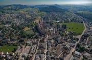 Die Vorgabe ist klar: Die Stadt Wil soll nach innen verdichten. In der Zonenplanrevision ist der Wille dazu zwar erkennbar, doch weil ein entsprechendes Konzept fehlt, können keine neue Einzonungen bewilligt werden. (Bild: SK)
