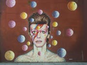 Ein Wandbild von David Bowie in Süd-London. (Bild: Keystone)