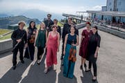 Vor dem Eröffnungskonzert auf Rigi Kulm. Regula Mühlemann (Zweite vor rechts) und die Musiker. (Bild: Nadia Schärli, 19. Juli 2019)