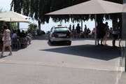 Der Taxifahrer wollte seine Kundin möglichst nahe an den Zielort chauffieren und nahm dabei willentlich die Treppe in Kauf. (Bild: Zuger Polizei)