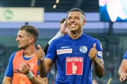Lucas Alves strahlt nach dem 2:0-Sieg in St. Gallen. Der Saisonstart ist dem FC Luzern mit drei gewonnenen Punkten gelungen. (Bild: Martin Meienberger/Freshfocus, 20. Juli 2019)