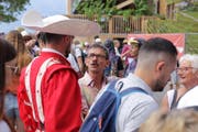 Ruedi Blumer vor der Arena. (Bild: Raphael Rohner)