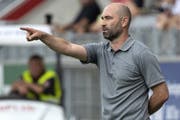 Der neue Xamax-Trainer Joël Magnin lässt mit 5 Verteidigern spielen. (Bild: Keystone)