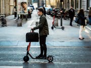 E-Trottinette erobern europäische Städte. Ein schwedischer Anbieter will sie nun in St. Gallen vermieten. (Bild: Getty)