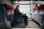 Reservationen sind auch für gehbehinderte Passagiere nur im oberen Stock möglich – im unteren Stock sind die Plätze in den speziellen Abteilen für sie vorgesehen, aber nicht reservierbar. (Bild: Gaetan Bally/Keystone)