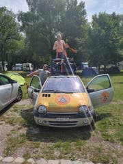 Mit diesem Renault Twingo vom Schrottplatz will das Team Az Baatar über 20'000 Kilometer zurücklegen. (Bild: PD)