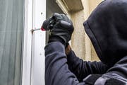 Einbrechen, wenn niemand zu Hause ist: Während der Sommerferien haben es Einbrecher oft leicht. (Bild: Imago)