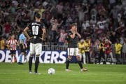 Fassungslosigkeit bei Kemal Ademi und Fabian Frei nach dem verspielten Sieg gegen PSV Eindhoven.