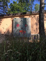 Perfekte Inszenierung von Davix am Kunstfestival «Kraut»: Drei Stunden lang zeigt das gleiche Bild immer neue Gesichter. (Bild: Edith Arnold, Luzern, 19. Juli 2019)