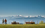 Nicht von ungefähr heisst die Wanderung «Alpenpanorama-Weg». Die Aussicht ist einfach atemberaubend.