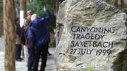 Gedenkstein für die 21 Opfer des Canyoning-Tragödie. (Keystone)