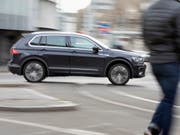 Volkswagen profitiert von der steigenden Nachfrage nach Stadtgeländewagen. (Bild: KEYSTONE/GAETAN BALLY)