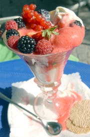 Restaurants auf Anhöhen werden an heissen Tagen gerne aufgesucht. Bestellt werden oft Salate oder Glacés. (Bild: SGT)