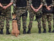 91 Rekruten litten in Sitten unter Durchfall. Es handelt sich laut Armee-Angaben um eher leichte Fälle. Niemand musste hospitalisiert werden. (Bild: KEYSTONE/CHRISTIAN BEUTLER)
