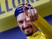 Ein Leader mit Herz für Kinder: Julian Alaphilippe (Bild: KEYSTONE/AP/CHRISTOPHE ENA)