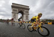 Der letztjährige Tour-de-France-Sieger Geraint Thomas am 29 Juli 2018 auf den Champs Élysées (AP Photo/Christophe Ena)